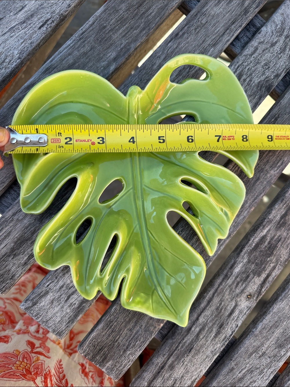 Ceramic Monstera Leaf Decorative Dish or Display - Lime Green - Picture 5 of 5